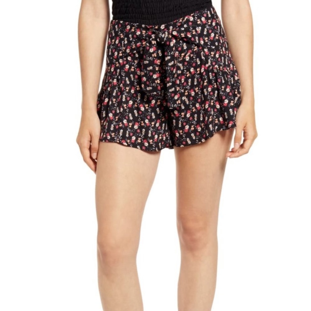 Kirious Smocked Waist Floral Shorts